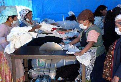 Foto Archivo: Destruccion de ropa usada.