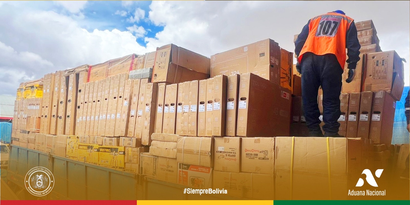 Aduana Nacional secuestra camión con mercancía de contrabando en Vila Vila, Oruro