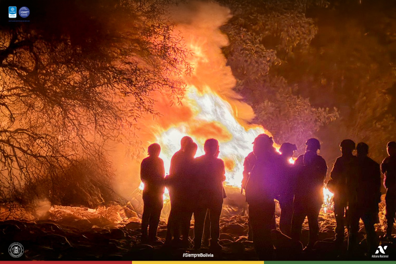 Aduana Nacional incauta e incinera 150 fardos de ropa usada en Tarija