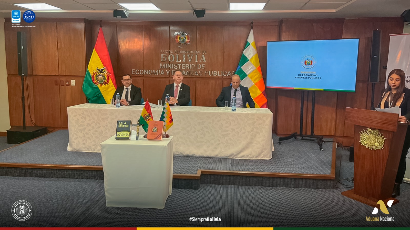 Aduana Nacional: Presidente Ejecutivo participa en la posesión de nuevo integrante del Directorio
