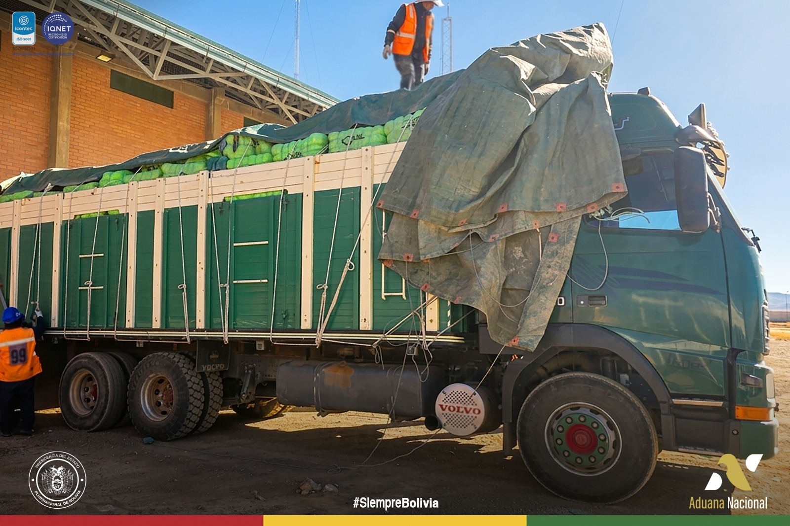 Aduana Nacional captura camión con mercancía prohibida en Challacollo