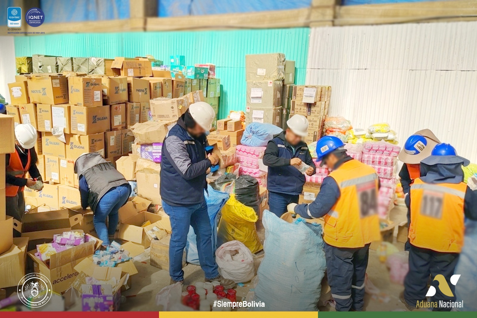 Aduana Nacional incauta e incinera más de 13 toneladas de mercancía ilegal en Oruro
