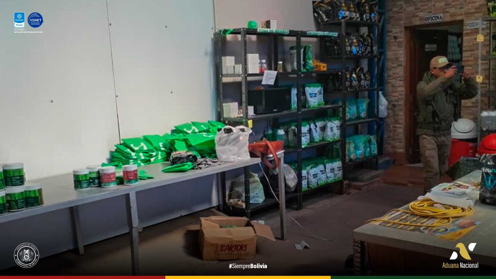 Aduana Nacional comisa cajas de mercancía de contrabando en allanamiento realizado en La Paz