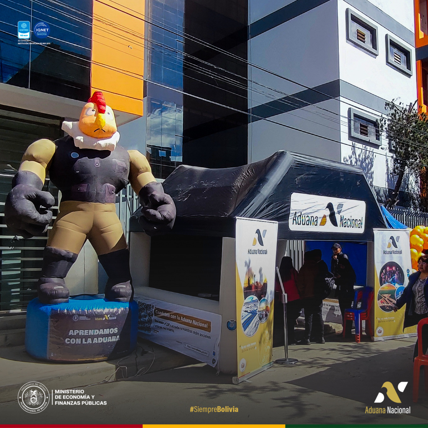La Aduana Nacional participó en la Feria Científica de Comercio Internacional de la UPEA