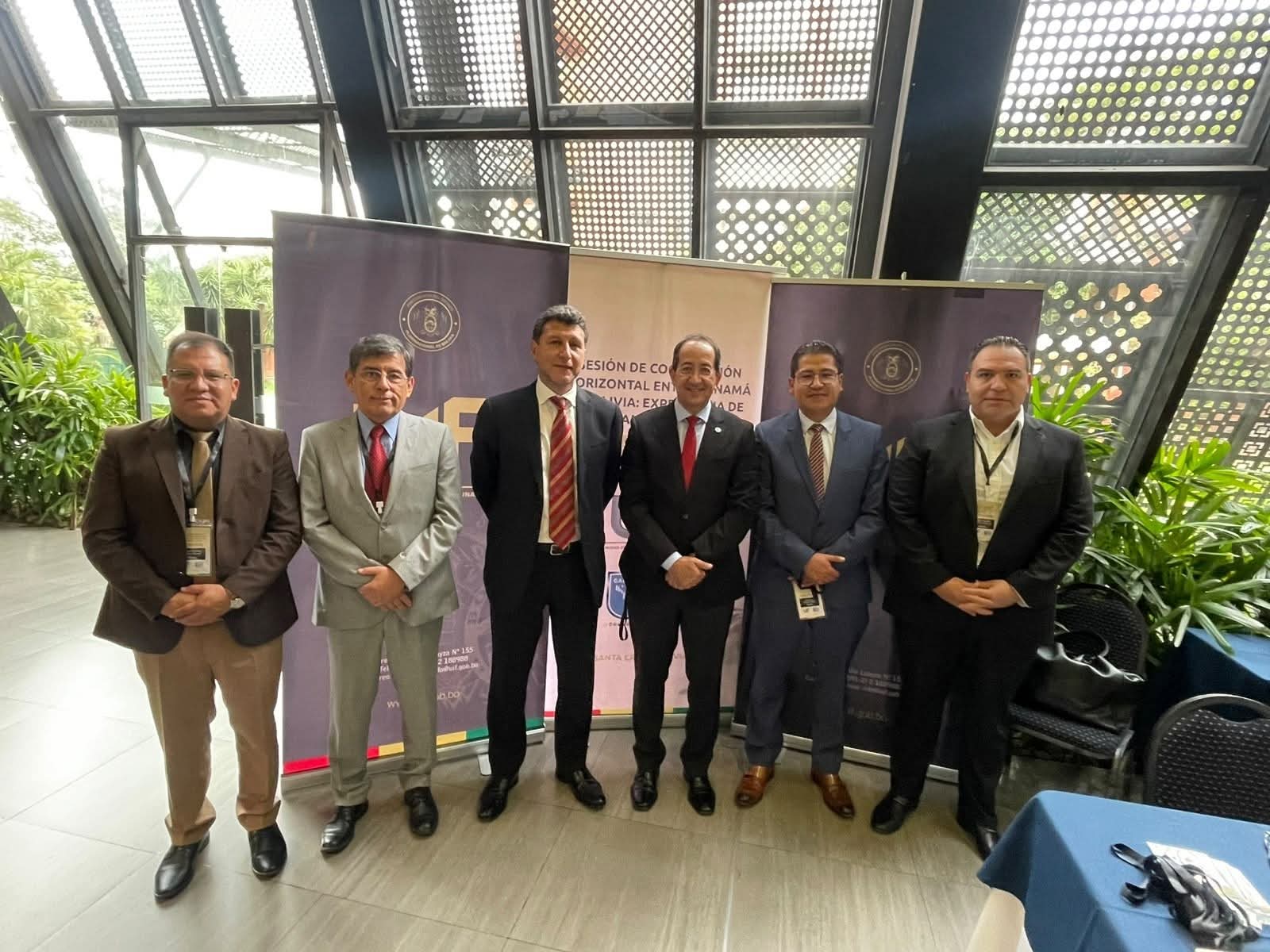 Aduana Nacional fortalece sus capacidades de control en encuentro internacional sobre delitos financieros. 