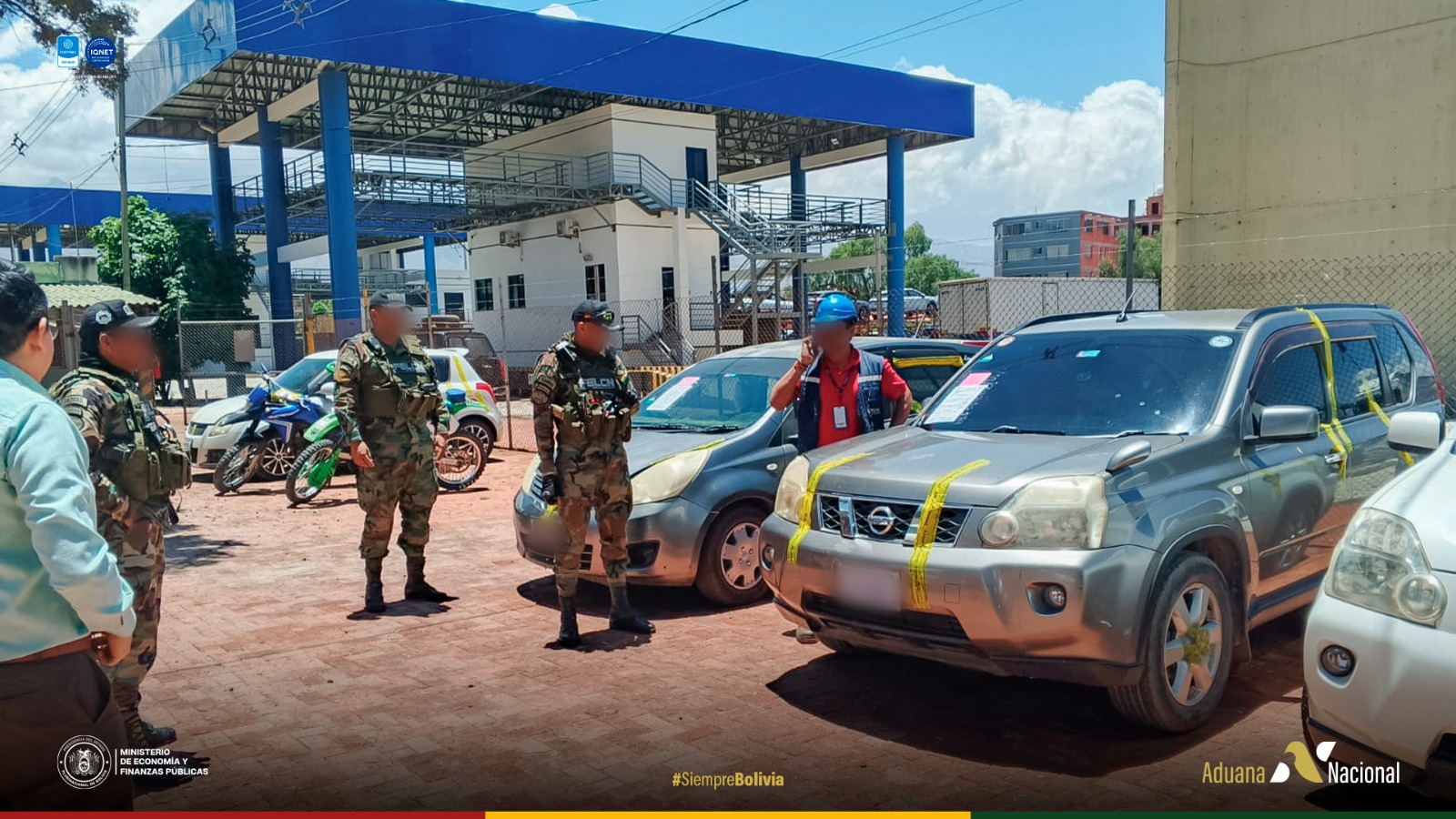 Aduana Nacional y FELCN intervienen vehículo y hallan 12 paquetes de cocaína